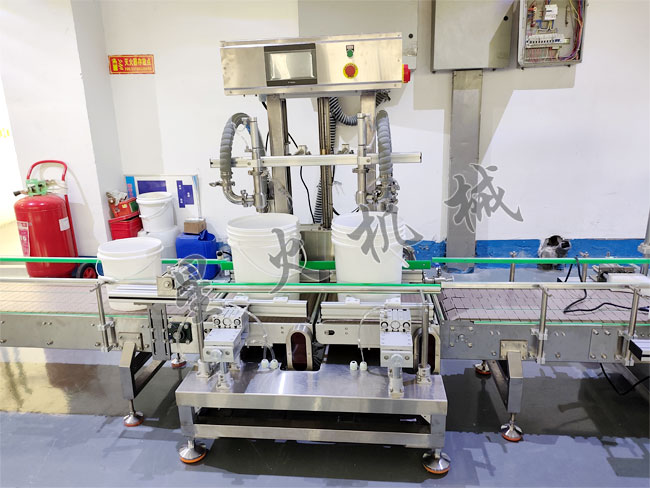 全自动化工桶称重灌装机